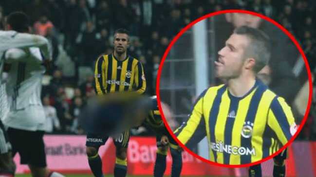 Van+Persie%E2%80%99ye+‘Hakaret+i%C3%A7eren+tezah%C3%BCratta+bulunma%E2%80%99+su%C3%A7undan+dava%21;