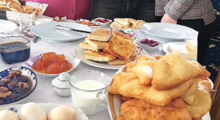 K%C3%B6y+kahvalt%C4%B1s%C4%B1yla+2+ayda 7+bin+turist+%C3%A7ektiler