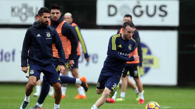 Fenerbah%C3%A7e,+Yeni+Malatyaspor%E2%80%99la+oynayaca%C4%9F%C4%B1+ma%C3%A7%C4%B1n+haz%C4%B1rl%C4%B1klar%C4%B1n%C4%B1+s%C3%BCrd%C3%BCrd%C3%BC