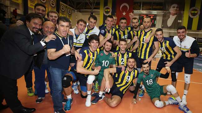 Fenerbah%C3%A7e+Galatasaray%E2%80%99%C4%B1+3-1+ma%C4%9Flup+etti+ve+seride+durumu+1-1%E2%80%99e+getirdi