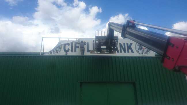 %C3%87iftlik+Bank%E2%80%99%C4%B1n+tabelalar%C4%B1+s%C3%B6k%C3%BCld%C3%BC,+y%C3%B6netime+kayyum+atanacak