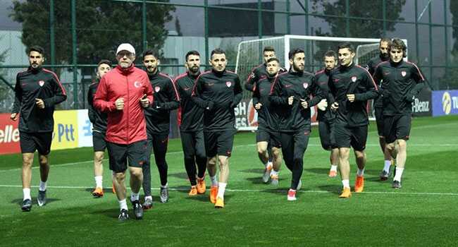 A+Milli+Tak%C4%B1m,+%C4%B0rlanda+Cumhuriyeti+ma%C3%A7%C4%B1n%C4%B1n+haz%C4%B1rl%C4%B1klar%C4%B1n%C4%B1+s%C3%BCrd%C3%BCrd%C3%BC