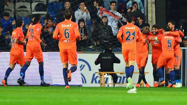 Medipol+Ba%C5%9Fak%C5%9Fehir+sahas%C4%B1nda+Evkur+Yeni+Malatyaspor%E2%80%99u+1-0+ma%C4%9Flup+etti