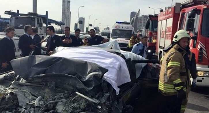 Kartal%E2%80%99da+4+ki%C5%9Finin+%C3%B6ld%C3%BC%C4%9F%C3%BC+trafik+kazas%C4%B1nda+%C5%9Fof%C3%B6r+tutukland%C4%B1