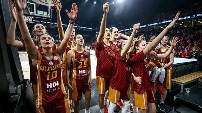Galatasaray+%C5%9Fampiyonluk+i%C3%A7in+sahada