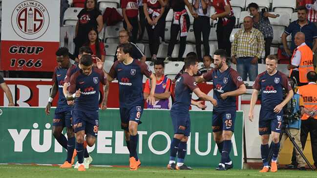 Ba%C5%9Fak%C5%9Fehir+deplasmanda+Antalyaspor%E2%80%99u+2-0+ma%C4%9Flup+etti%21;