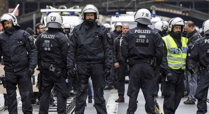 Almanya%E2%80%99da+polis+fa%C5%9Fizmi+yasala%C5%9Ft%C4%B1
