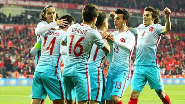 FIFA+D%C3%BCnya+s%C4%B1ralamas%C4%B1nda+T%C3%BCrkiye+yerini+korudu