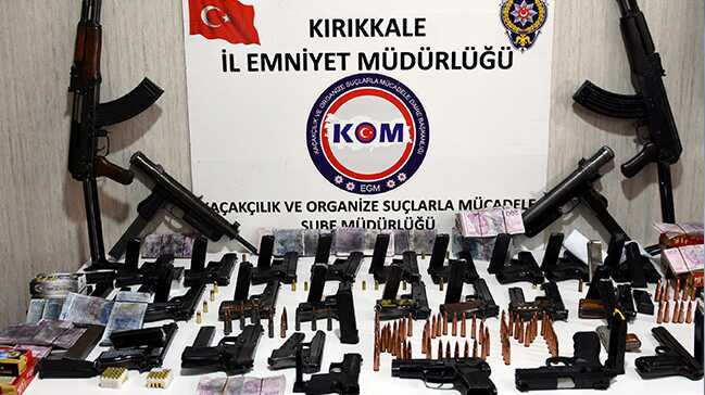 Satmaya+getirdi%C4%9Fi+30+silahla+yakaland%C4%B1