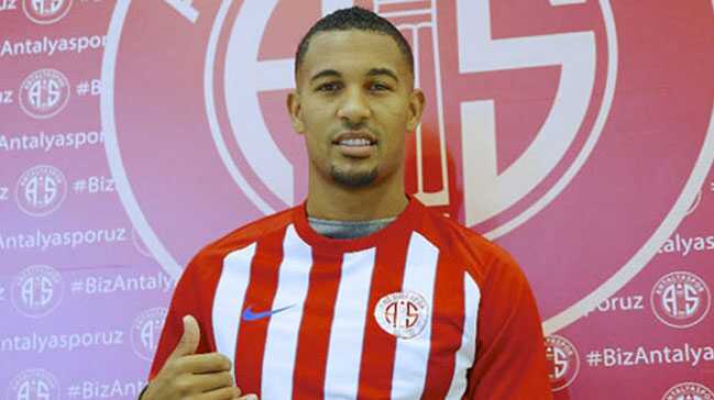 Antalyaspor%E2%80%99da+William+Vainqueur+ikinci+kez+s%C3%B6zle%C5%9Fmesini+tek+tarafl%C4%B1+fesih+ederek+serbest+kald%C4%B1