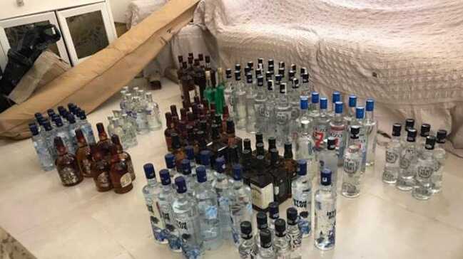KOM ekipleri 662 şişe kaçak içki ele geçirdi KOM ekipleri 662 şişe kaçak içki ele geçirdi