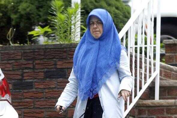 Aynur+%C3%96ks%C3%BCz+kimdir+nereli+ka%C3%A7+ya%C5%9F%C4%B1nda?+Adil+%C3%96ks%C3%BCz%E2%80%99%C3%BCn+kar%C4%B1s%C4%B1+Aynur+%C3%96ks%C3%BCz+nerede+g%C3%B6r%C3%BCnt%C3%BClendi+