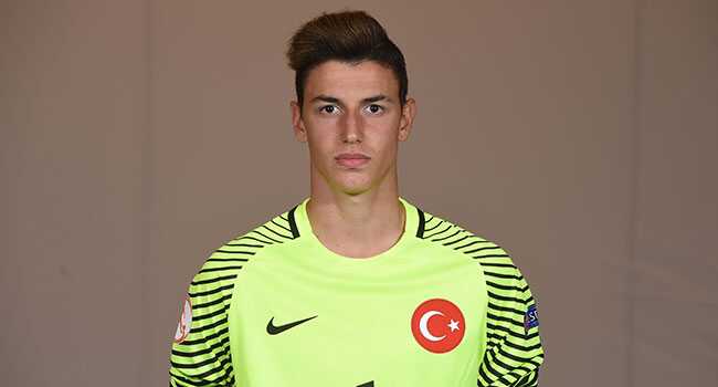 Berke+%C3%96zer+i%C3%A7in+Fenerbah%C3%A7e+devreye+girdi