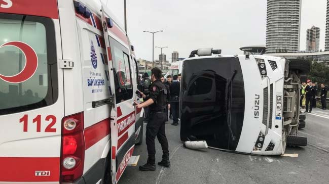 Küçükçekmece'de Zincirleme Trafik Kazası: 1 Yaralı - Son Dakika Yaşam ...