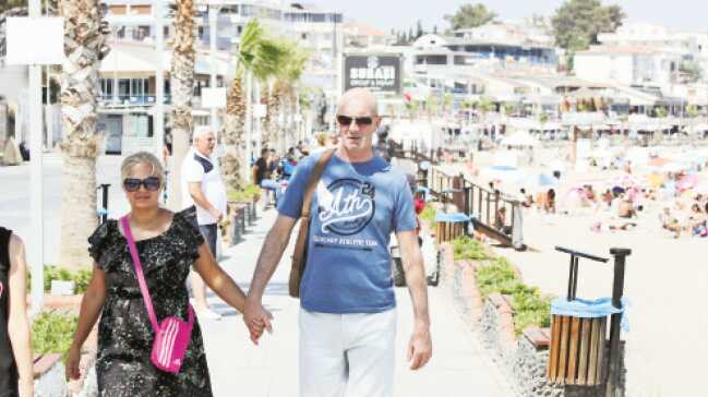 Yabanc%C4%B1+turistlerden+%C3%A7a%C4%9Fr%C4%B1:+Tatile+T%C3%BCrkiye’ye+gelin