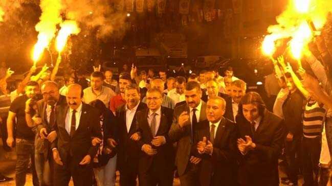 MHP,+16+y%C4%B1l+sonra+Malatya%E2%80%99dan+milletvekili+%C3%A7%C4%B1karman%C4%B1n+mutlulu%C4%9Funu+ya%C5%9F%C4%B1yor