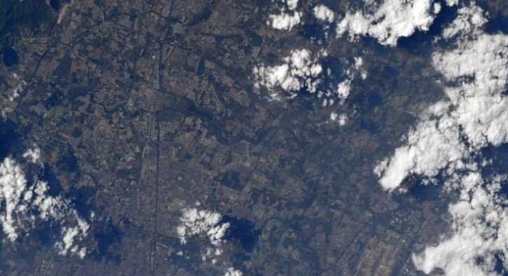 Alman+astronot+Gerst,+Ay%E2%80%99a+D%C3%BCnya+y%C3%B6r%C3%BCngesinden+bak%C4%B1%C5%9F%C4%B1n%C4%B1+ki%C5%9Fisel+hesab%C4%B1ndan+payla%C5%9Ft%C4%B1