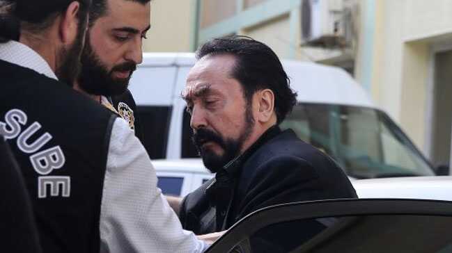 Adnan+Oktar+sa%C4%9Fl%C4%B1k+kontrol%C3%BCnden+ge%C3%A7irildi