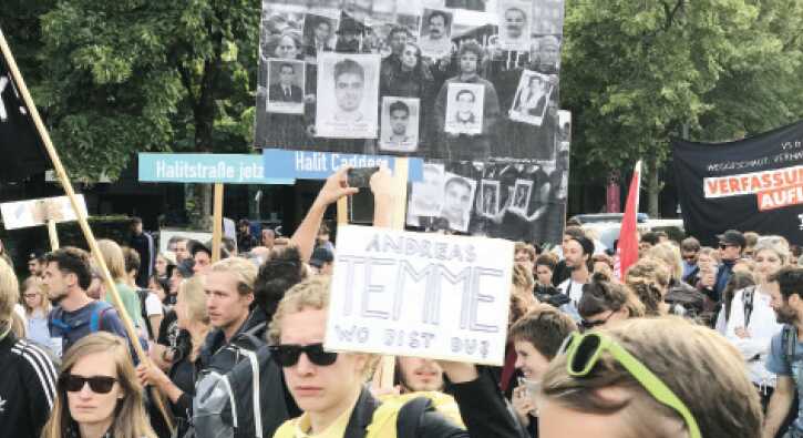Almanya+tek+y%C3%BCrek+oldu:+Neonazileri+korumay%C4%B1n