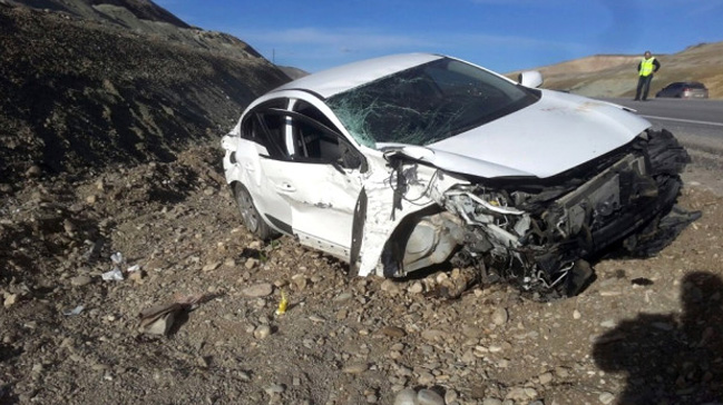 Erzurum'da iki otomobil çarpıştı 12 yaralı