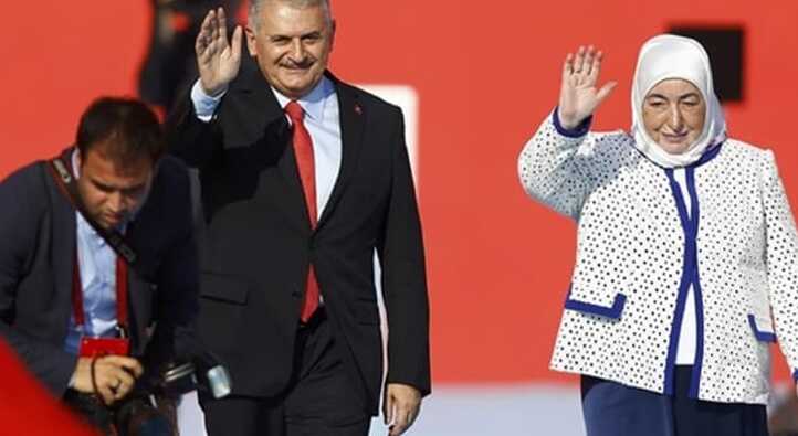 TBMM+Ba%C5%9Fkan%C4%B1+Y%C4%B1ld%C4%B1r%C4%B1m+ve+e%C5%9Fi+Semiha+Y%C4%B1ld%C4%B1r%C4%B1m,+6.+torunlar%C4%B1na+kavu%C5%9Fman%C4%B1n+mutlulu%C4%9Funu+ya%C5%9Fad%C4%B1