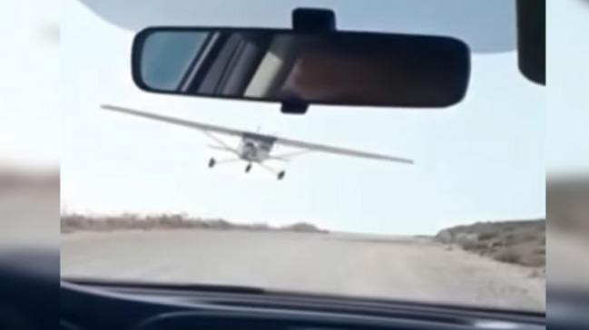 İzmir'de gösteri uçuşu yapan uçak araca çarptı