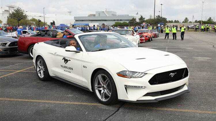 10+milyonuncu+Ford+Mustang+banttan+indi