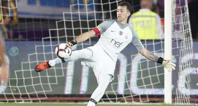 Fernando+Muslera:+Zemin+%C3%A7ok+k%C3%B6t%C3%BCyd%C3%BC+bu+y%C3%BCzden+iyi+bir+galibiyet+ald%C4%B1k