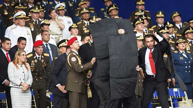 Maduro%E2%80%99ya+suikast+giri%C5%9Fimi+soru%C5%9Fturmas%C4%B1nda+%C3%BCst+d%C3%BCzey+askerler+g%C3%B6zalt%C4%B1na+al%C4%B1nd%C4%B1+