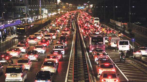 %C4%B0stanbul+yollar%C4%B1nda+son+durum+(%C4%B0BB+trafik)+%C4%B0stanbul+trafik+son+dakika+bayram+%C3%B6ncesi+