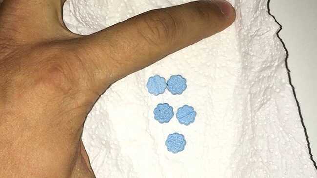 Ayakkab%C4%B1n%C4%B1n+i%C3%A7inden+uyu%C5%9Fturucu+hap+%C3%A7%C4%B1kt%C4%B1
