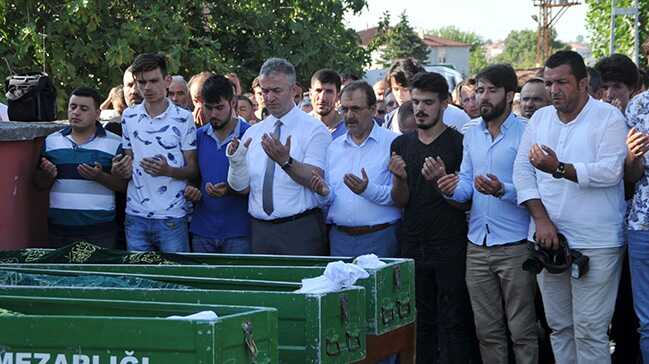 Samsun%E2%80%99da+denizde+bo%C4%9Fulan+3+gen%C3%A7,+son+yolculuklar%C4%B1na+u%C4%9Furland%C4%B1