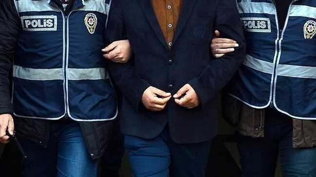 ABD%E2%80%99ye+firar+eden+FET%C3%96%E2%80%99c%C3%BC+Binba%C5%9F%C4%B1+Mahmut+%C3%96.%E2%80%99ye+g%C3%B6nderilmek+istenen+40+koli+belge+kargoda+yakaland%C4%B1