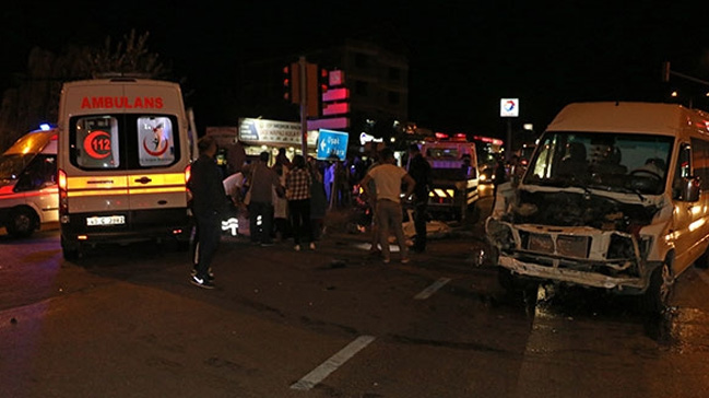 Manisa'da Trafik Kazası: 8 Yaralı - Son Dakika Haberler | AKŞAM