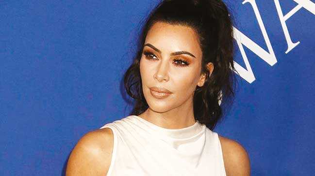 Kim%E2%80%99i t%C4%B1klayan+yan%C4%B1yor