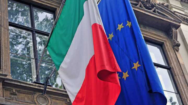 %C4%B0talya+Ba%C5%9Fbakan+Yard%C4%B1mc%C4%B1s%C4%B1+Salvini,+AB+Komisyonu+Ba%C5%9Fkan%C4%B1+i%C3%A7in:+Ben+ay%C4%B1k+insanlarla+konu%C5%9Furum