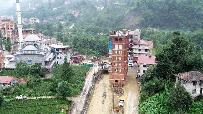 Rize%E2%80%99de+dere+yata%C4%9F%C4%B1ndaki+7+katl%C4%B1+apartman%C4%B1n+y%C4%B1k%C4%B1m%C4%B1na+ba%C5%9Fland%C4%B1
