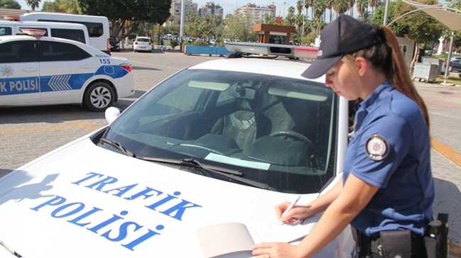 Bakanl%C4%B1k+a%C3%A7%C4%B1klad%C4%B1:+Art%C4%B1k+her+polis+trafik+cezas%C4%B1+yazabilecek