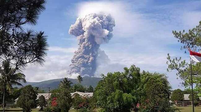 Deprem+ve+tsunaminin+ard%C4%B1ndan+Endonezya%E2%80%99da+yanarda%C4%9F+patlamas%C4%B1+meydana+geldi