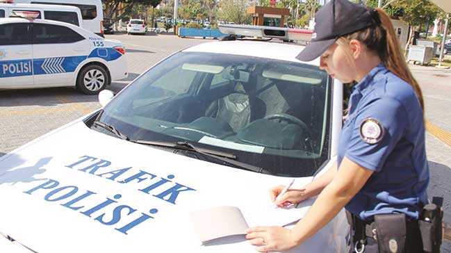 Her+polis+trafikte+ceza+yazacak