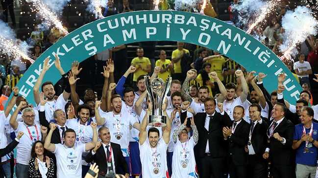 Cumhurba%C5%9Fkanl%C4%B1%C4%9F%C4%B1+Kupas%C4%B1%E2%80%99n%C4%B1+Fenerbah%C3%A7e%E2%80%99yi+65-62+yenen+Anadolu+Efes+kazand%C4%B1