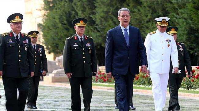 Milli+Savunma+Bakan%C4%B1+Akar:+Ter%C3%B6rle+m%C3%BCcadelemiz+devam+edecektir