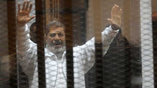 Ahmed+Mursi+5+y%C4%B1l+sonra+ilk+kez+babas%C4%B1n%C4%B1+g%C3%B6rd%C3%BC
