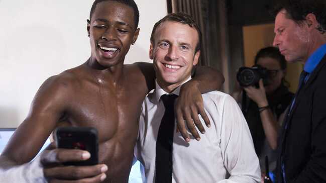 Macron%E2%80%99un+foto%C4%9Fraf+%C3%A7ektirdi%C4%9Fi+ki%C5%9Fi+%C3%A7ete+%C3%BCyesi+%C3%A7%C4%B1kt%C4%B1