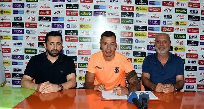 Aytemiz+Alanyaspor%E2%80%99da+Emre+G%C3%BCral%E2%80%99%C4%B1n+s%C3%B6zle%C5%9Fmesi+feshedildi