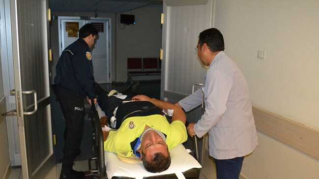 Aksaray%E2%80%99da+polislerin+bulundu%C4%9Fu+otomobil+trakt%C3%B6re+%C3%A7arpt%C4%B1