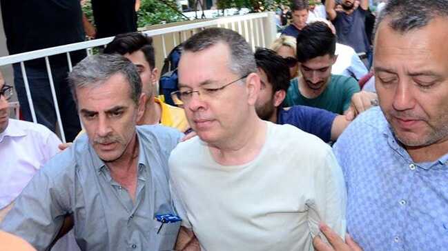 Rahip+Brunson+4.+kez+hakim+kar%C5%9F%C4%B1s%C4%B1nda