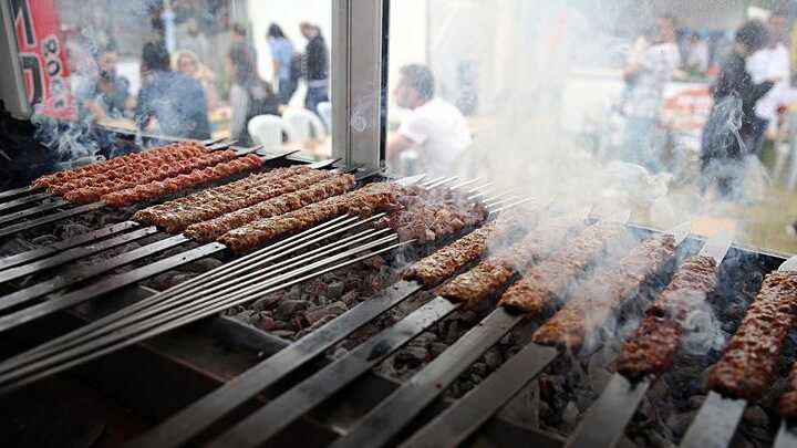 2.+Adana+Lezzet+Festivali,+mangal+ate%C5%9Finin+yak%C4%B1lmas%C4%B1yla+ba%C5%9Flad%C4%B1