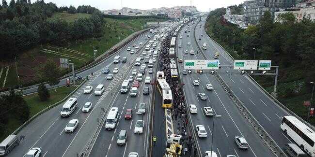 Metrob%C3%BCs+kazas%C4%B1+seferleri+aksatt%C4%B1