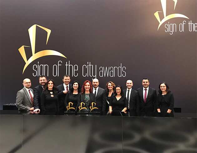 Sign+Of+The+City+Awards%E2%80%99da++Tahincio%C4%9Flu%E2%80%99na+%C3%BC%C3%A7+%C3%96d%C3%BCl+Birden+